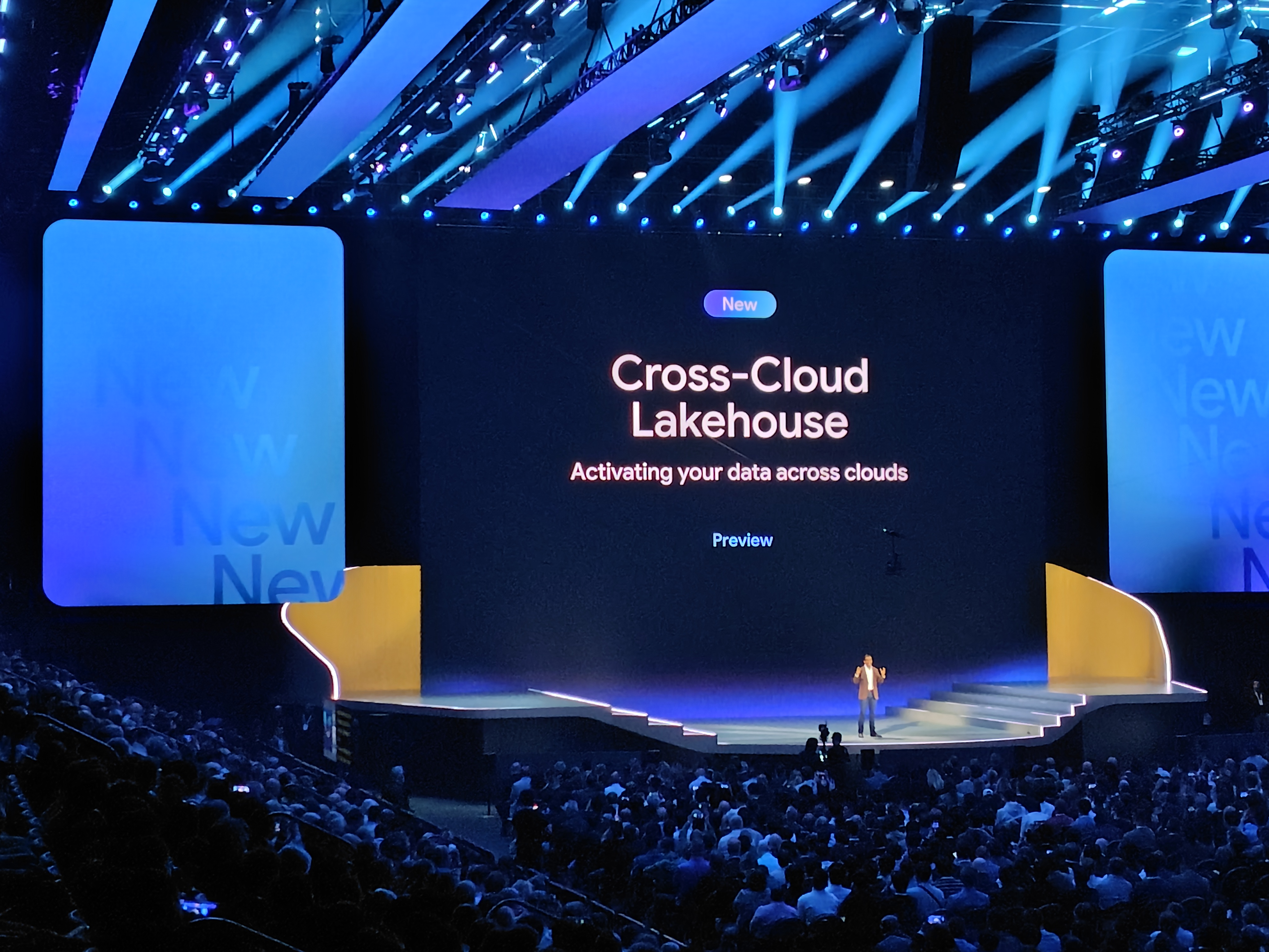 cross_cloud_lakehouse